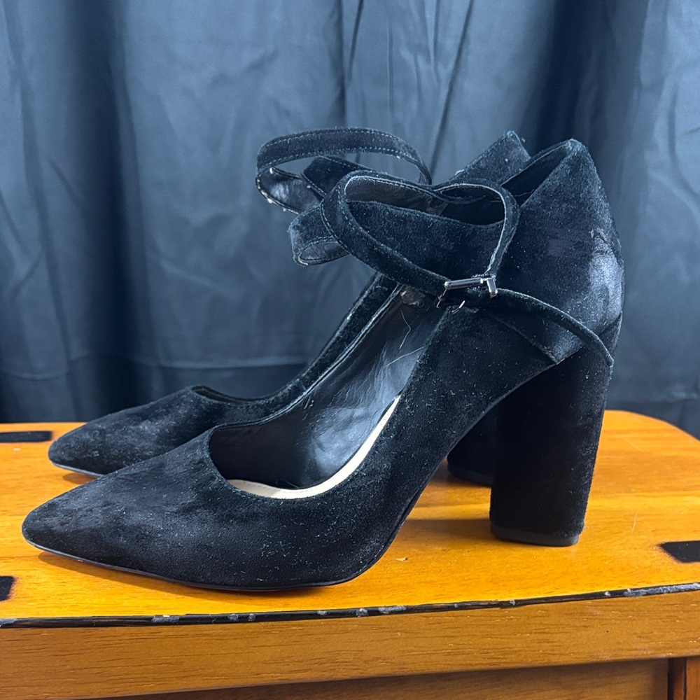 Gianni Bini Black Velvet Heels